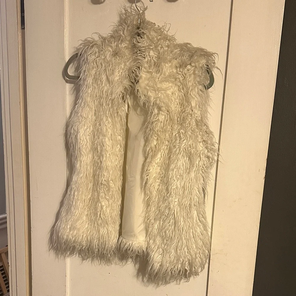 Luxurious White Faux Fur Scarf